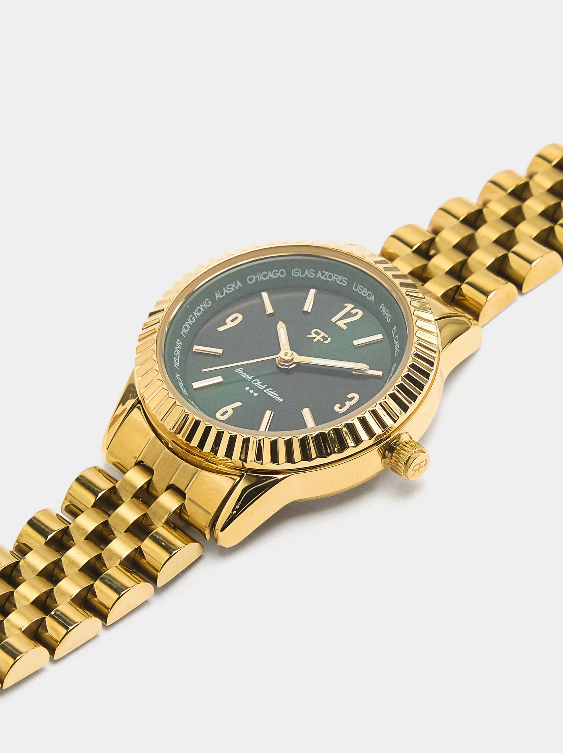 Round watch with stainless steel bracelet